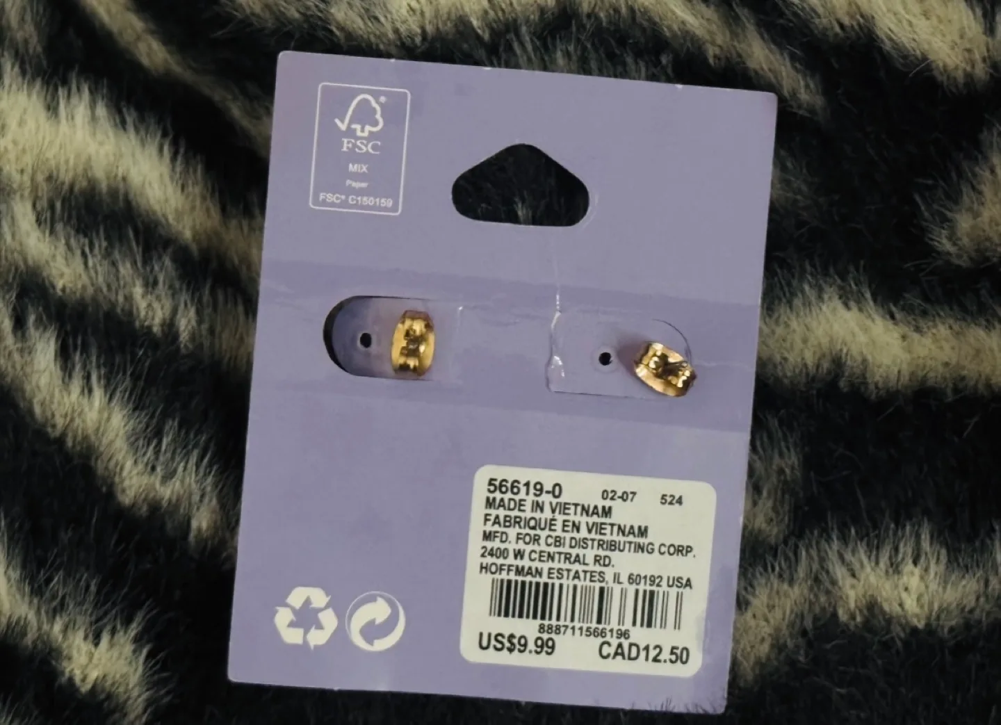 NEW Claire’s gold plated half hoop vine earrings 🧡 image indicator(3)