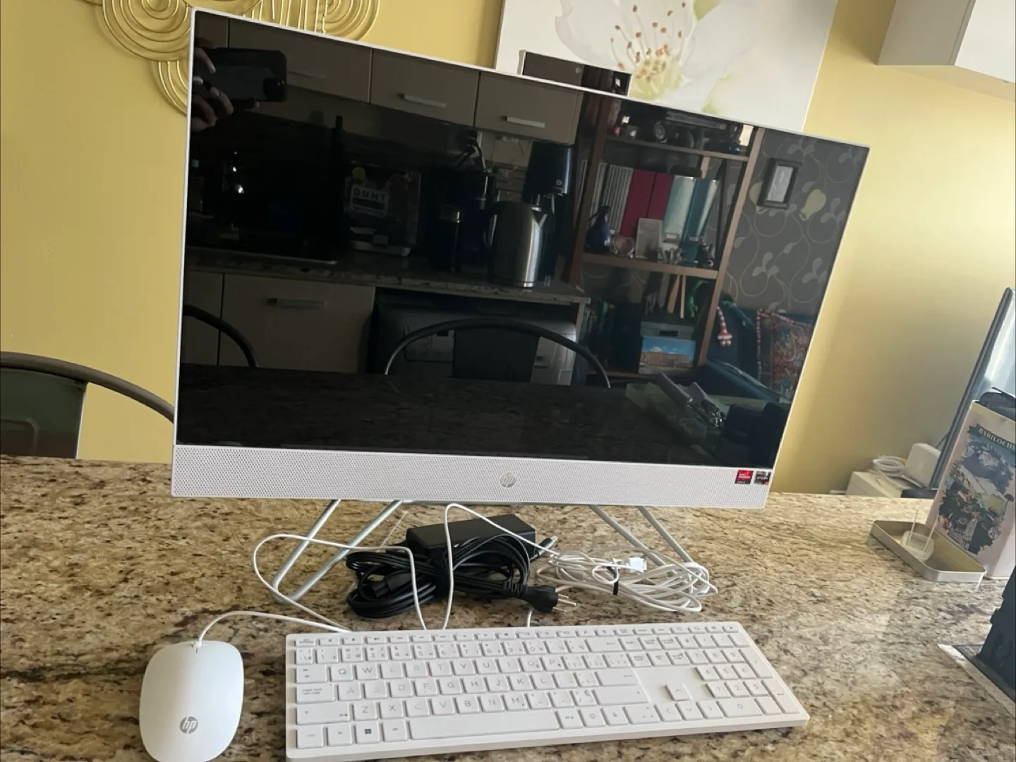 HP All-in-One Desktop Computer - White image indicator(4)