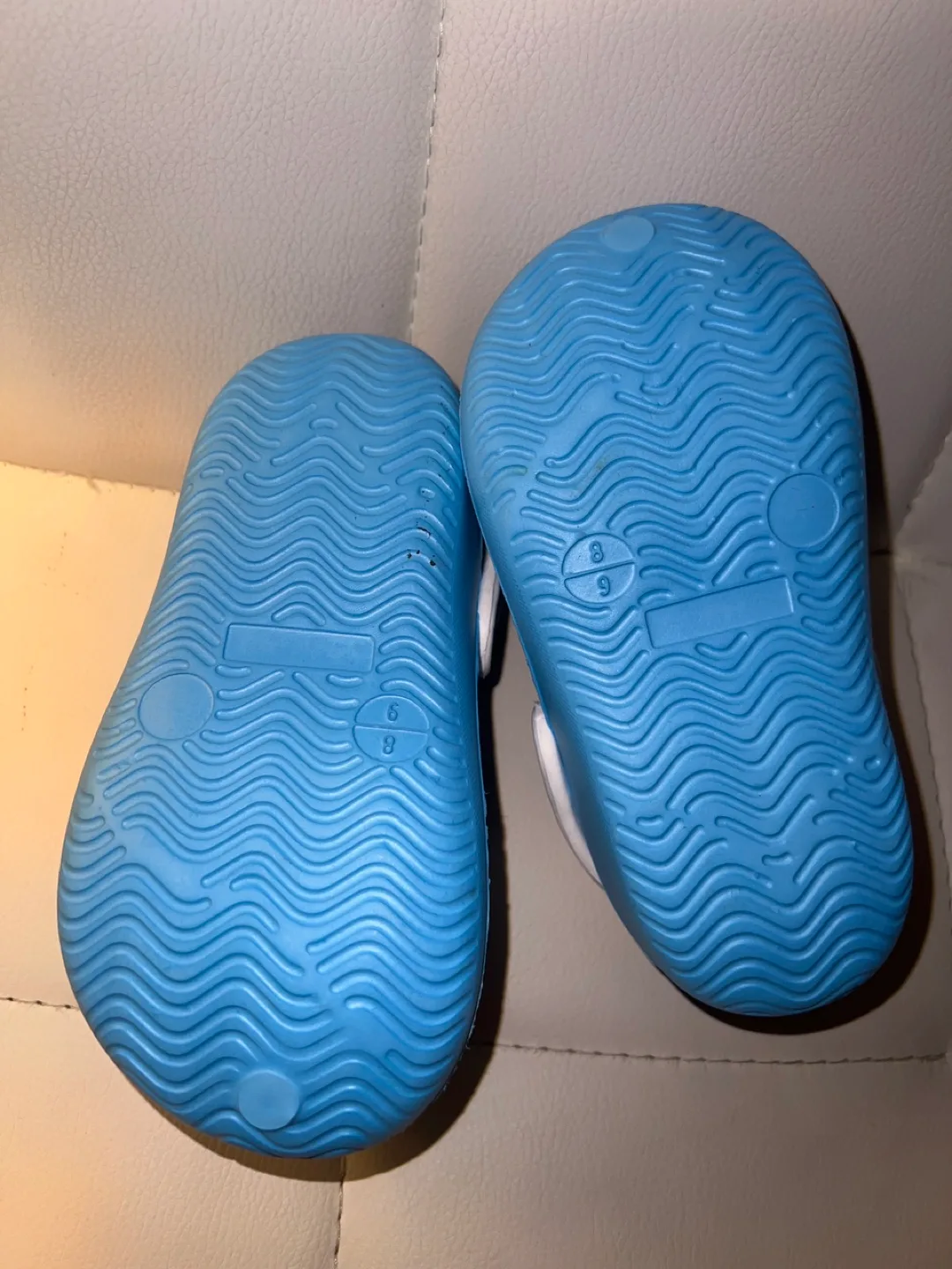 🧡Unicorn Clogs Size 8/9 image indicator(6)