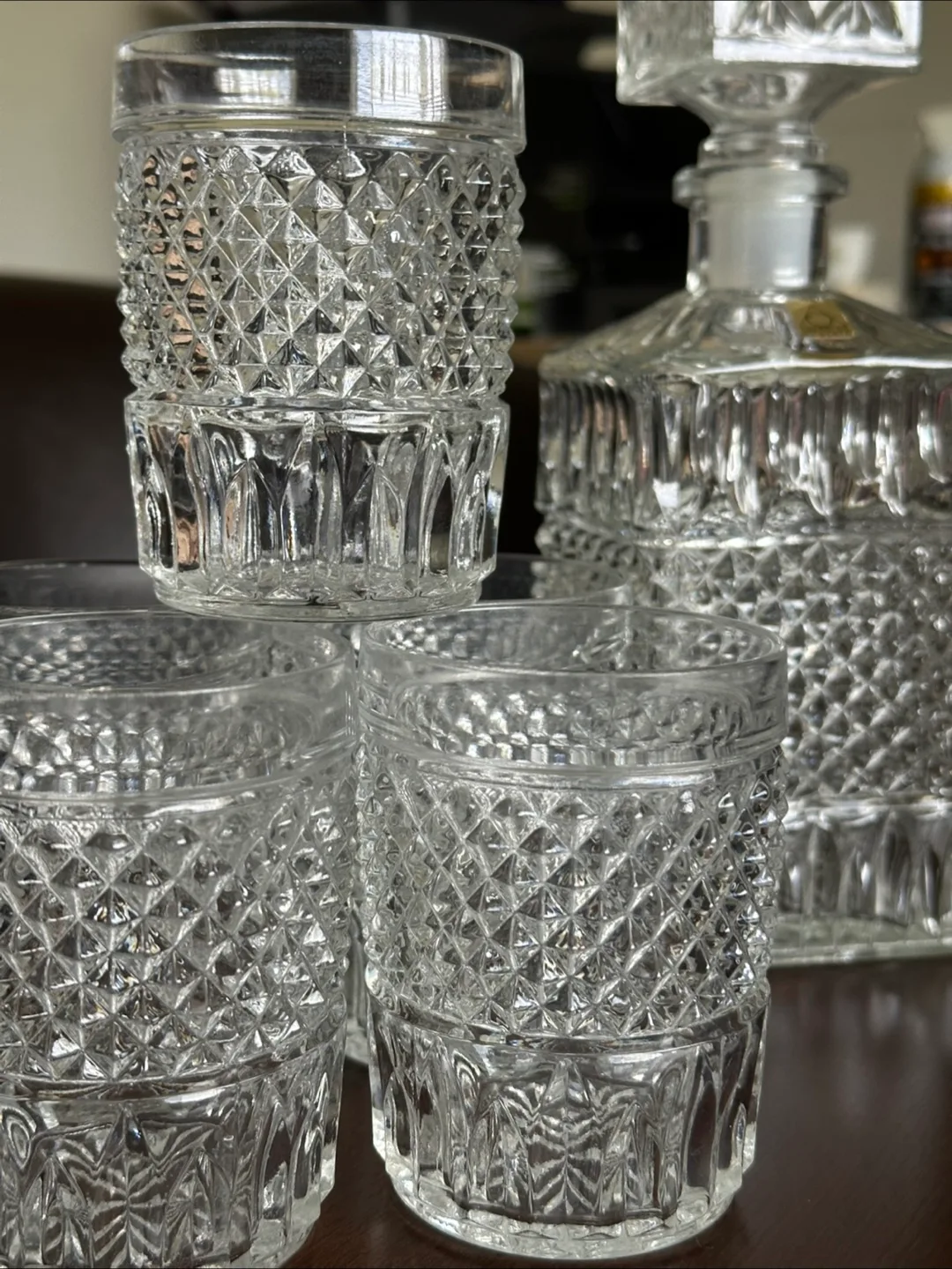 Crystal Decanter Set with Four Glasses image indicator(2)