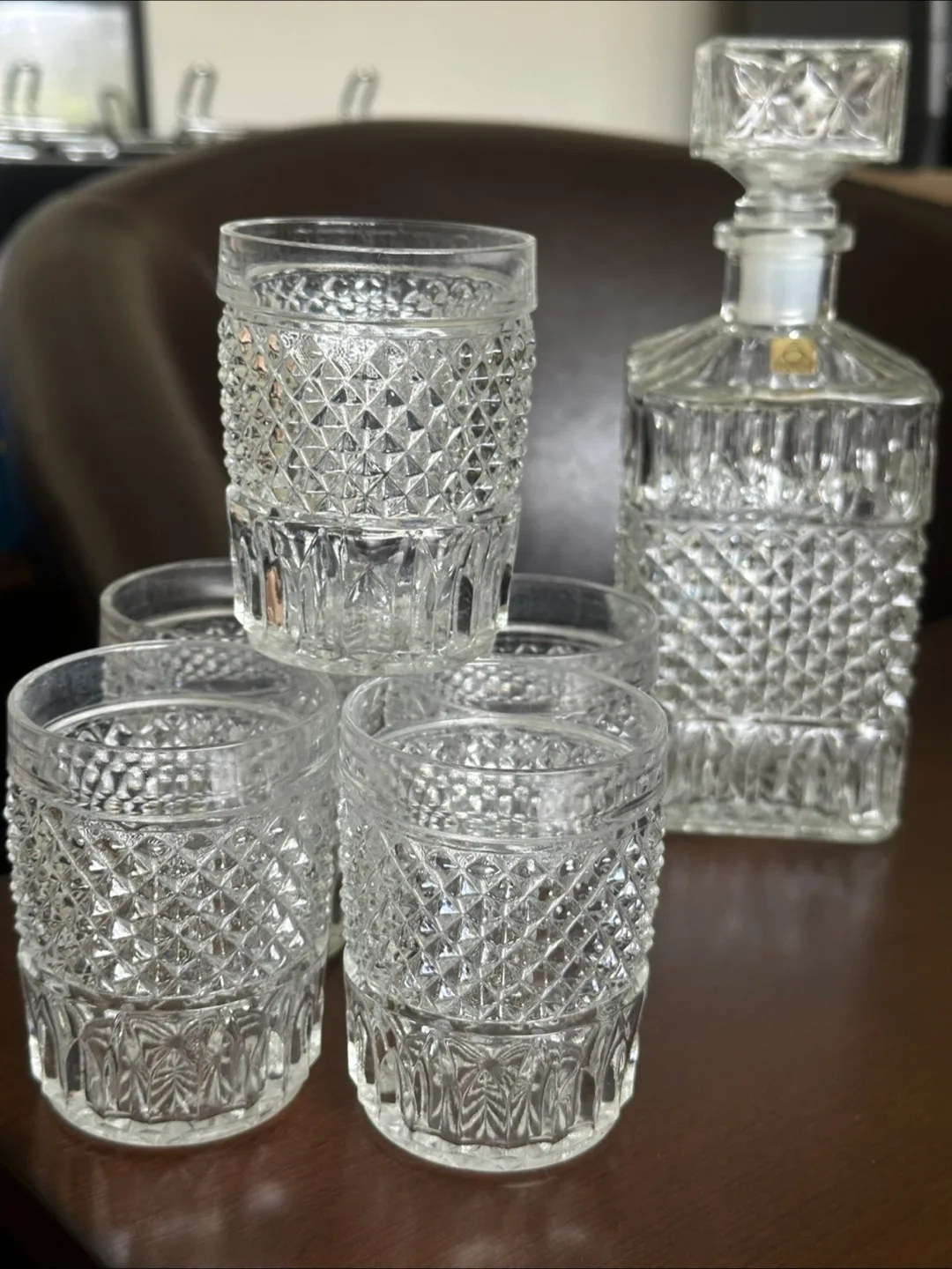 Crystal Decanter Set with Four Glasses image indicator(3)