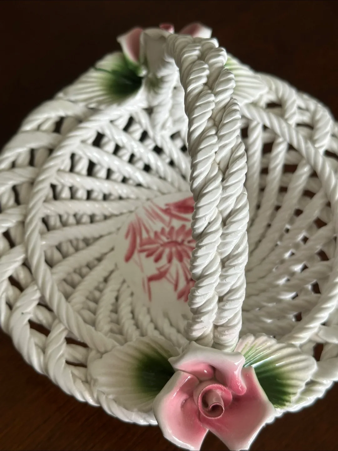 Vintage Ceramic Basket with Roses image indicator(3)