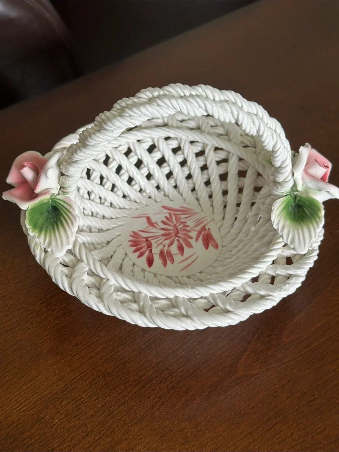 Vintage Ceramic Basket with Roses image indicator(2)