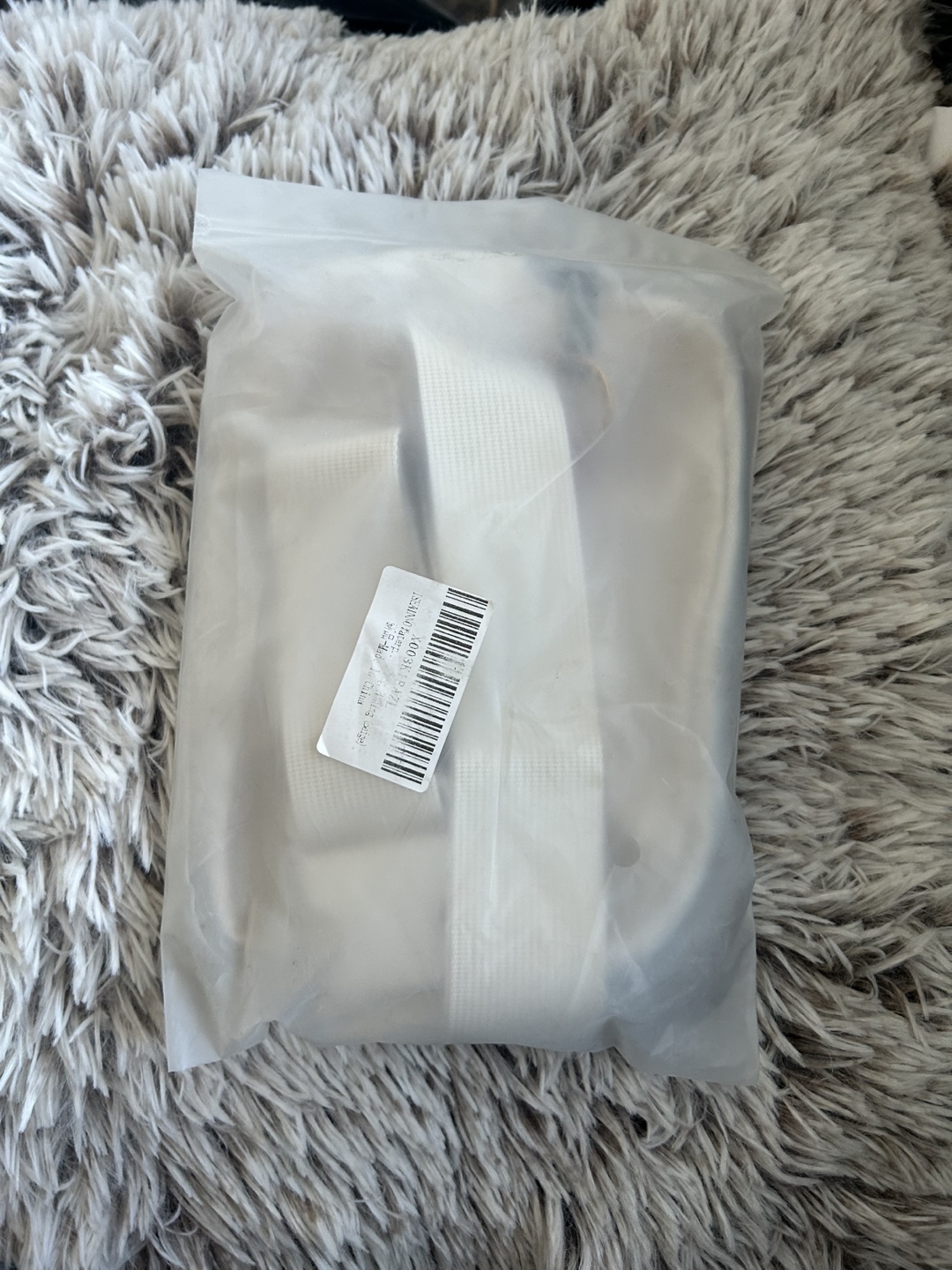 Cream-coloured waist bag with boxing glove keychain - photo 5