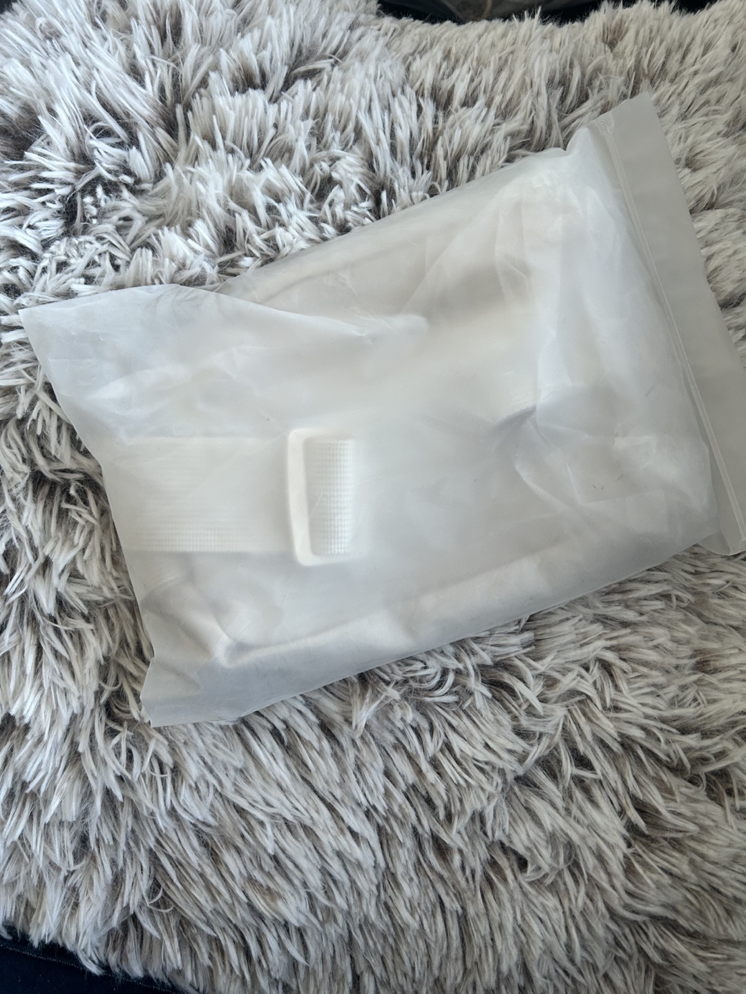 Cream-coloured waist bag with boxing glove keychain - photo 4