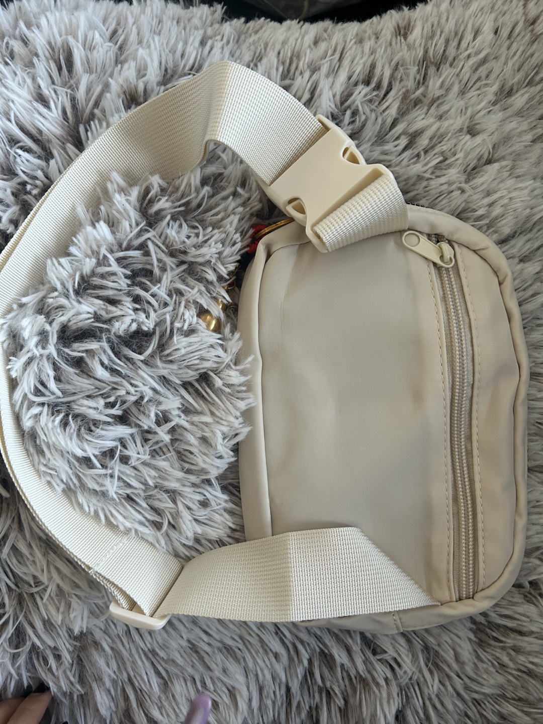Cream-coloured waist bag with boxing glove keychain - photo 3