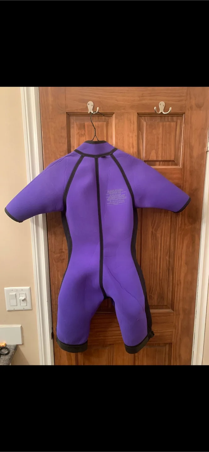 White hot Shorty Wetsuit Size 10.    3mm thick image indicator(2)