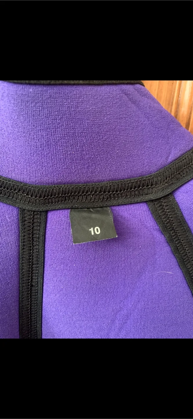 White hot Shorty Wetsuit Size 10.    3mm thick image indicator(3)