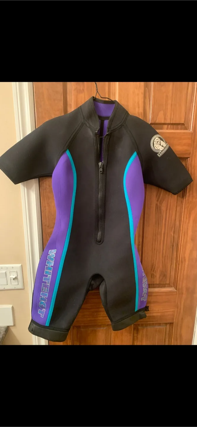 White hot Shorty Wetsuit Size 10.    3mm thick thumbnail