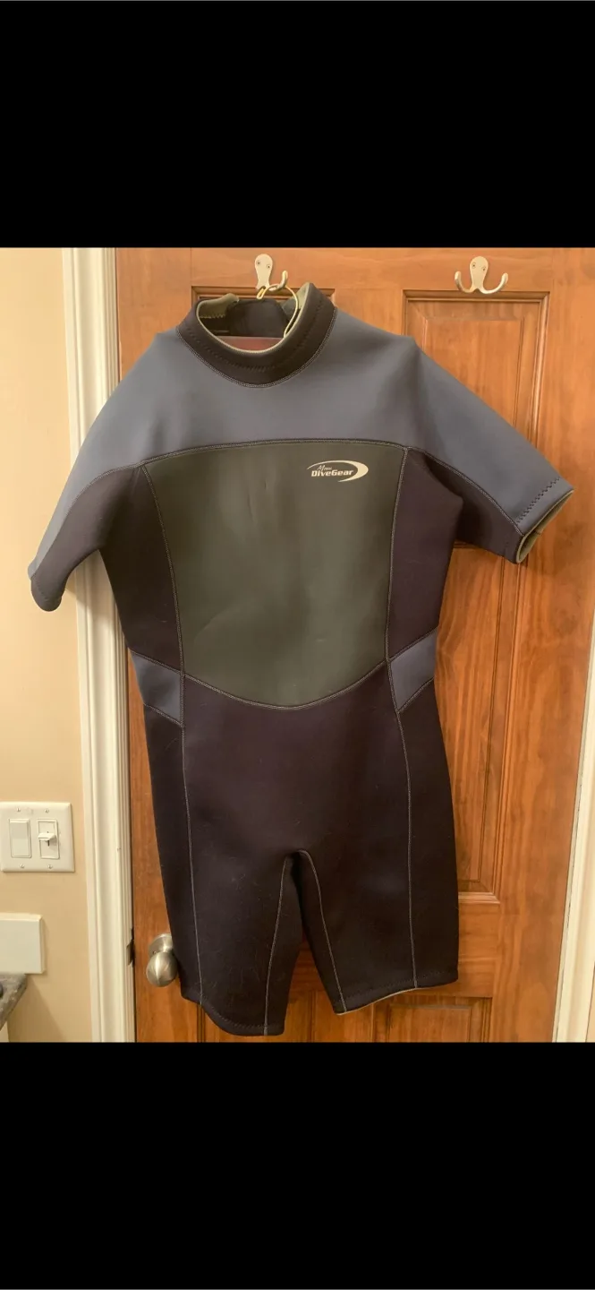 Maui DiveGear Shorty Wetsuit -  Size XL.  2-2.5 mm thumbnail