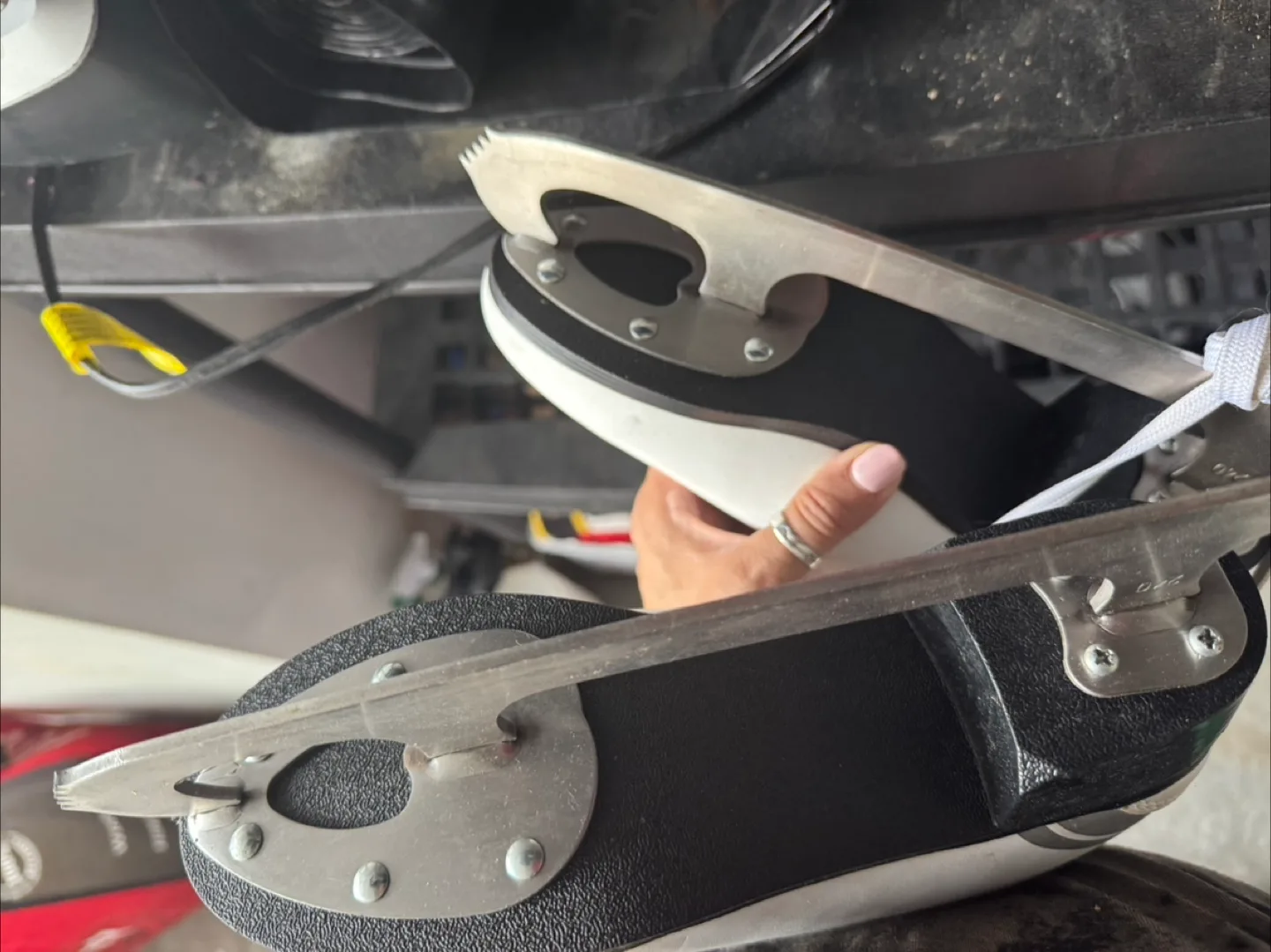 White Figure Skates -size 5 image indicator(2)