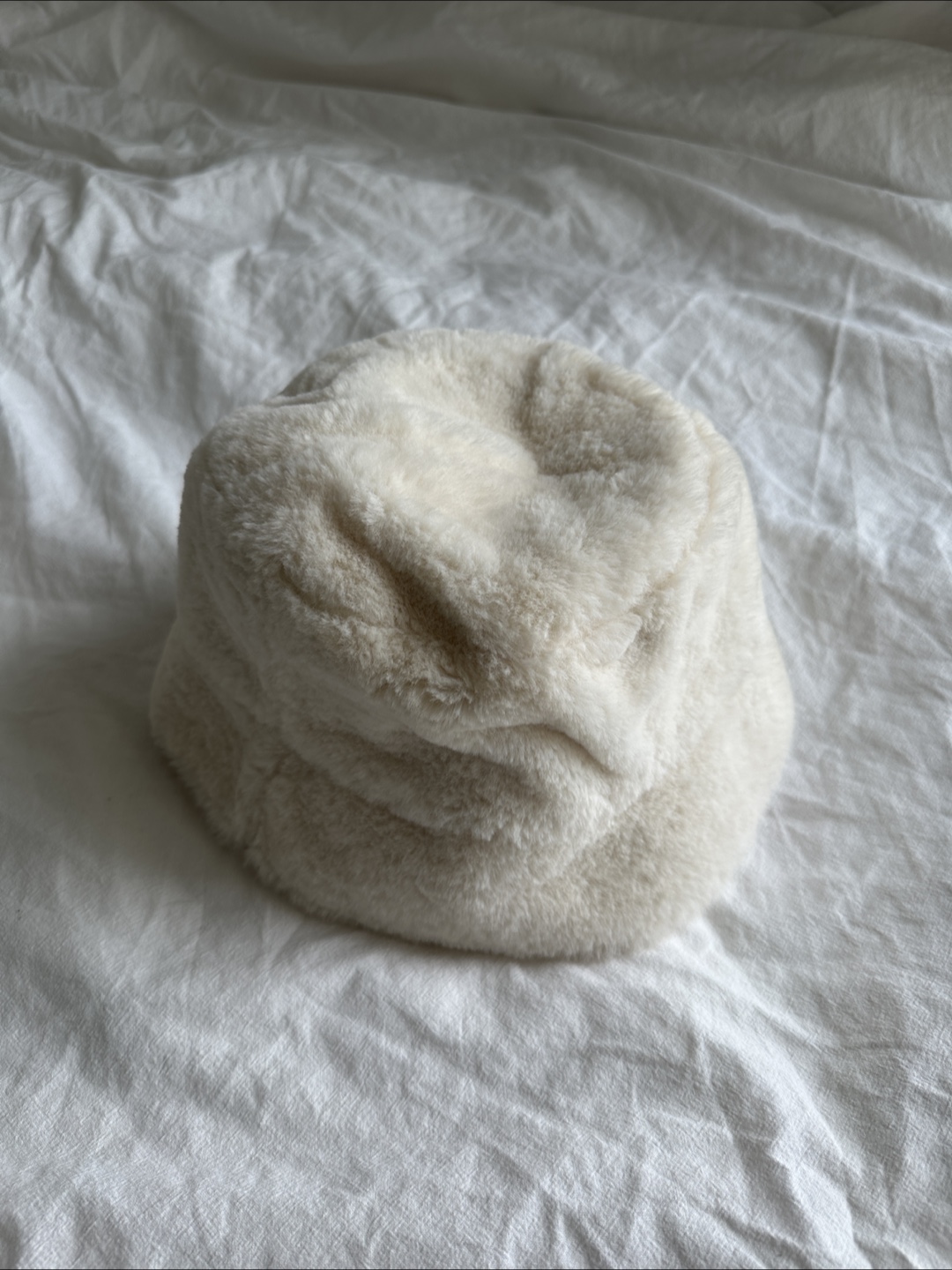 Cream-coloured Fuzzy Bucket Hat