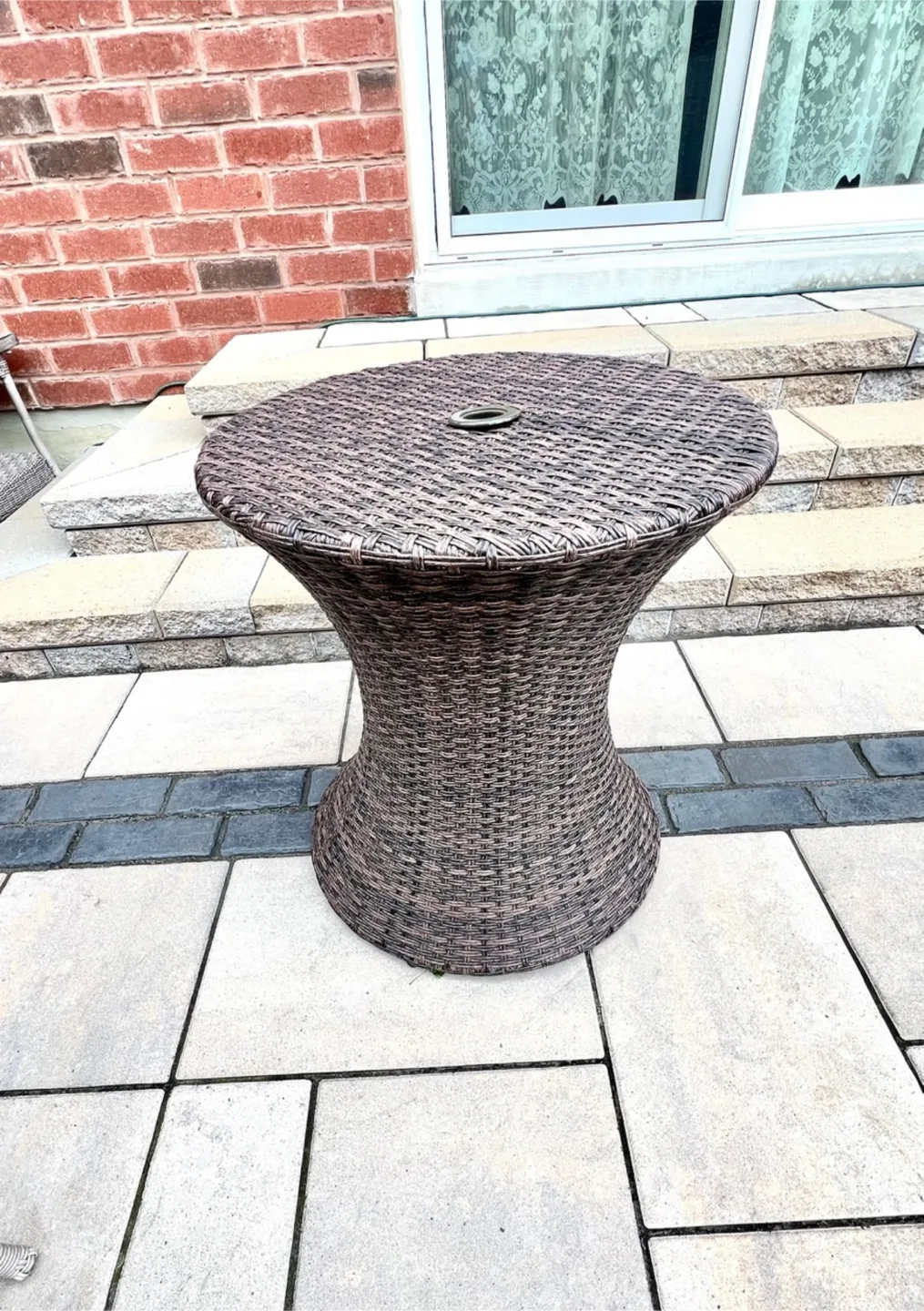 Wicker round table - umbrella stand thumbnail