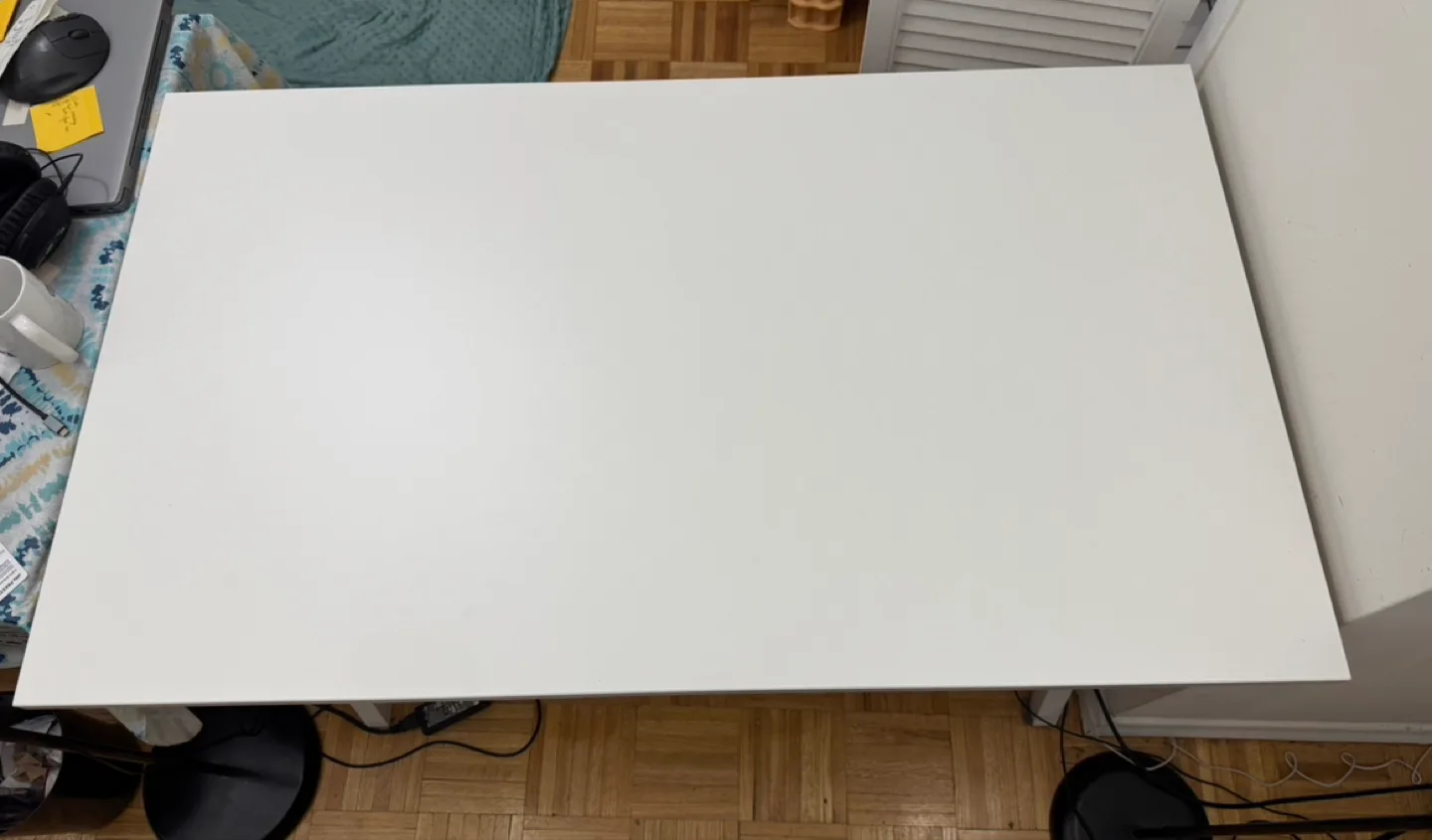 White Desk - Simple Design thumbnail