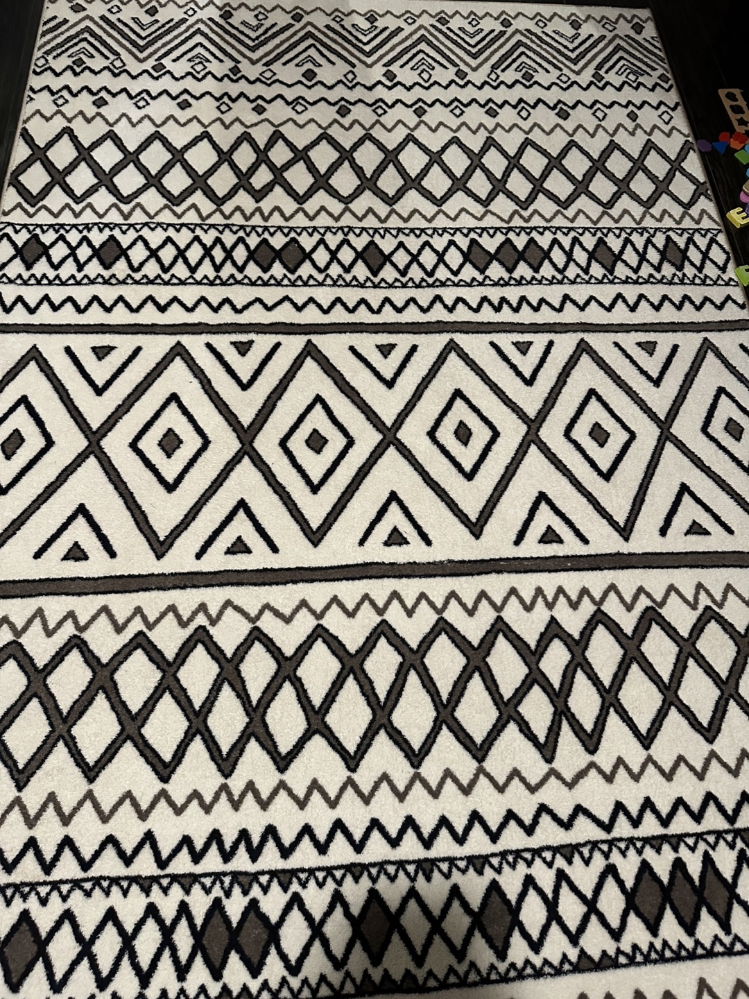 Geometric patterned rug - photo 2