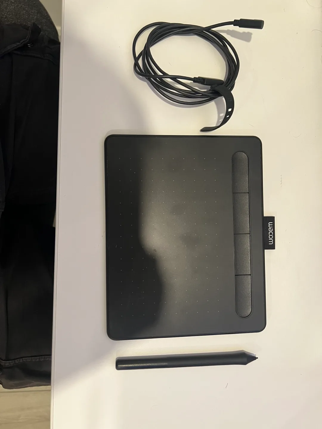 Wacom Intuos S Black Drawing Tablet image indicator(3)