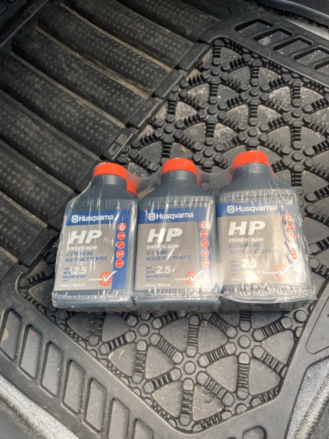 Husqvarna HP Synthetic Blend 2-Stroke Oil - 6 x 54.7ml Bottles image indicator(2)
