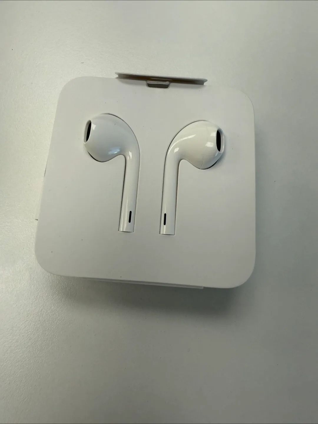 Apple Earpods and Lightning to 3.5mm Headphone Jack Adapter thumbnail