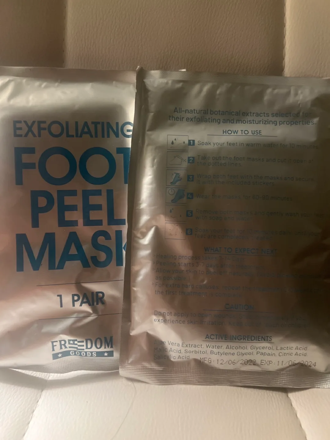 🧡Freedom Goods Exfoliating Foot Peel Mask - 1 Pair image indicator(4)