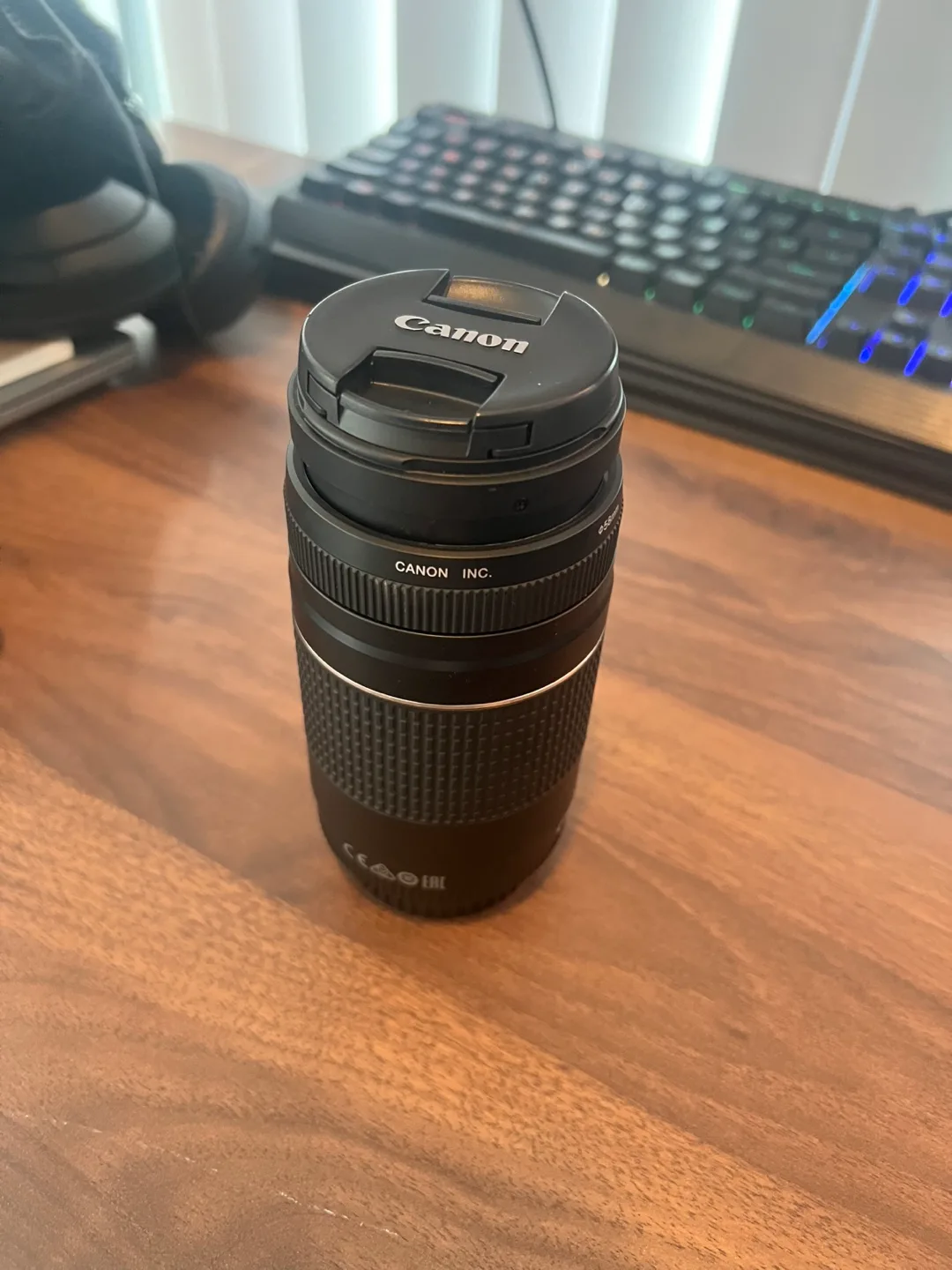 Canon EF 75-300mm f/4-5.6 III USM Telephoto Zoom Lens thumbnail