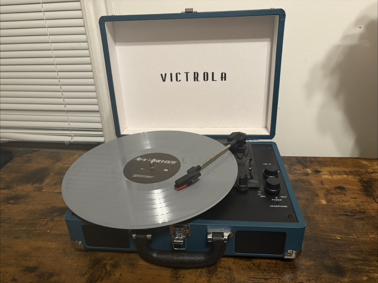 Victrola Suitcase Record Player - Teal - photo 3