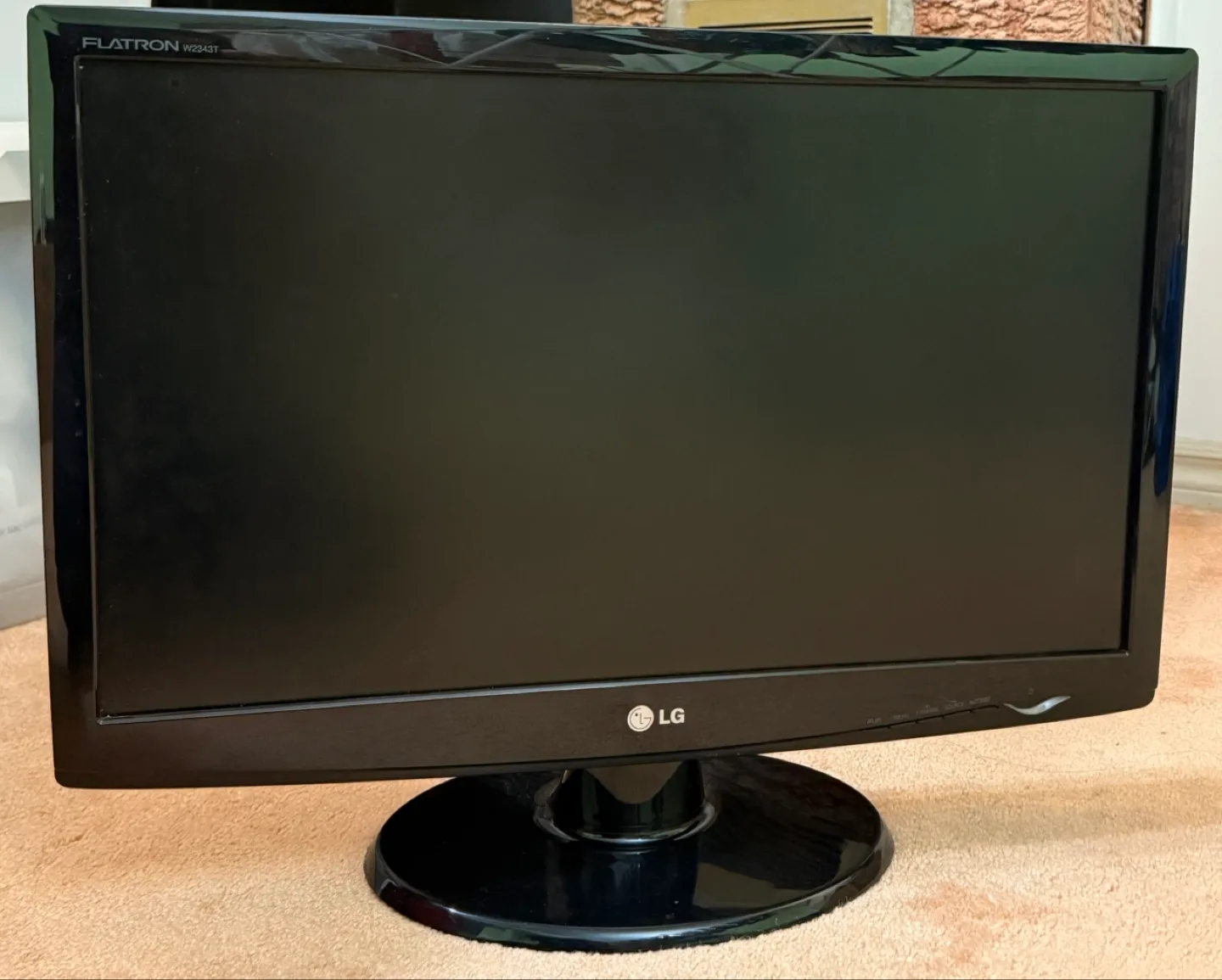 LG Flatron W2343T 23" LCD Monitor thumbnail