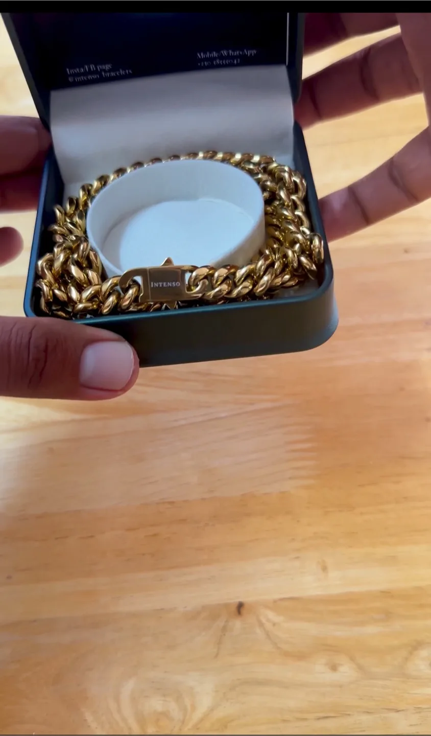 Coated in Pure 18 K Gold 22 inch , 10 MM Cuban link chain image indicator(6)