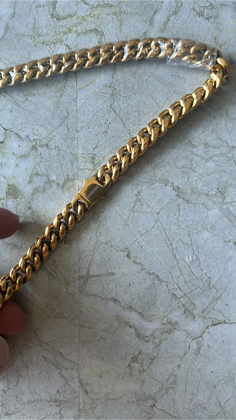Coated in Pure 18 K Gold 22 inch , 10 MM Cuban link chain image indicator(2)