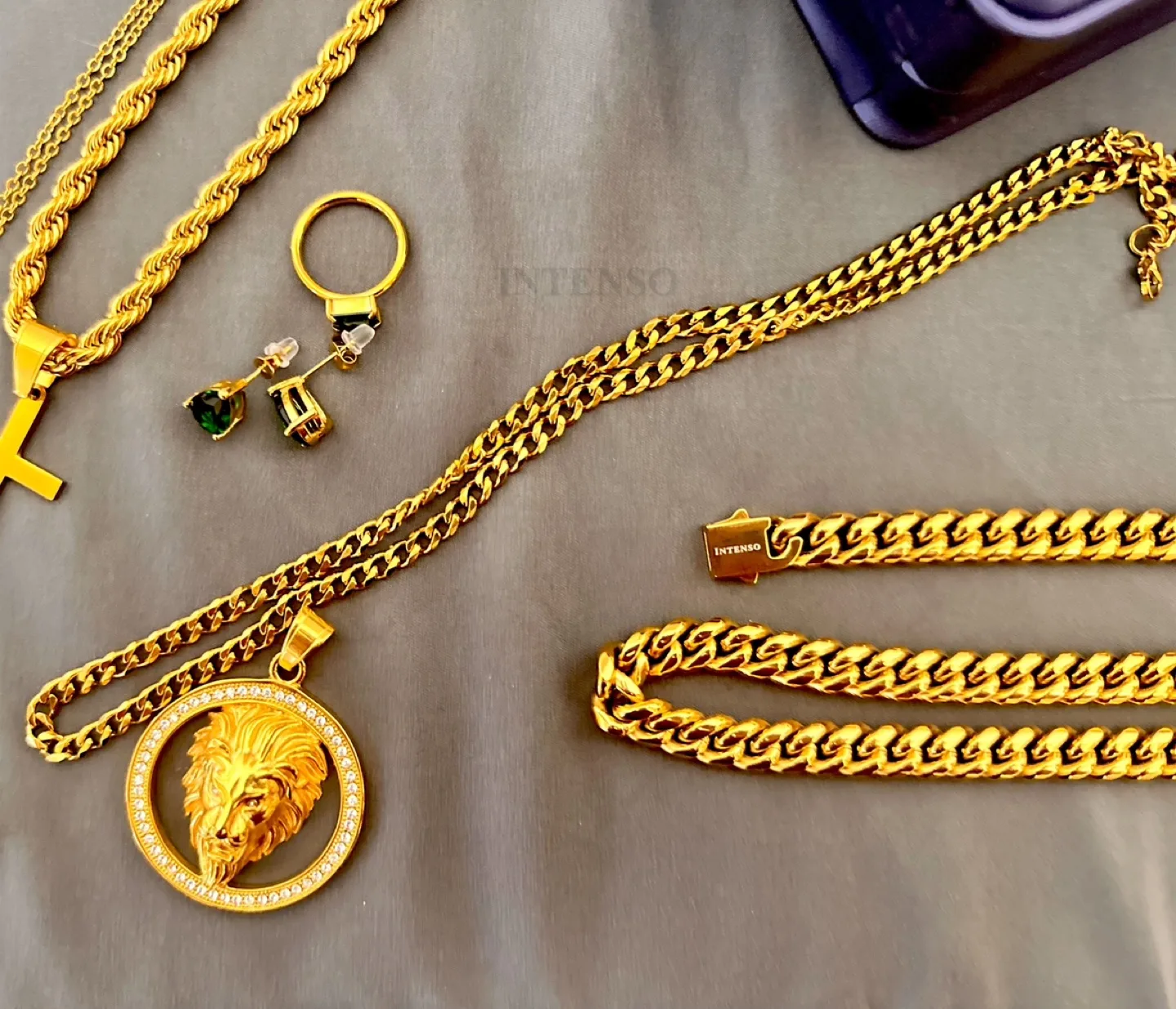 Coated in Pure 18 K Gold 22 inch , 10 MM Cuban link chain image indicator(4)