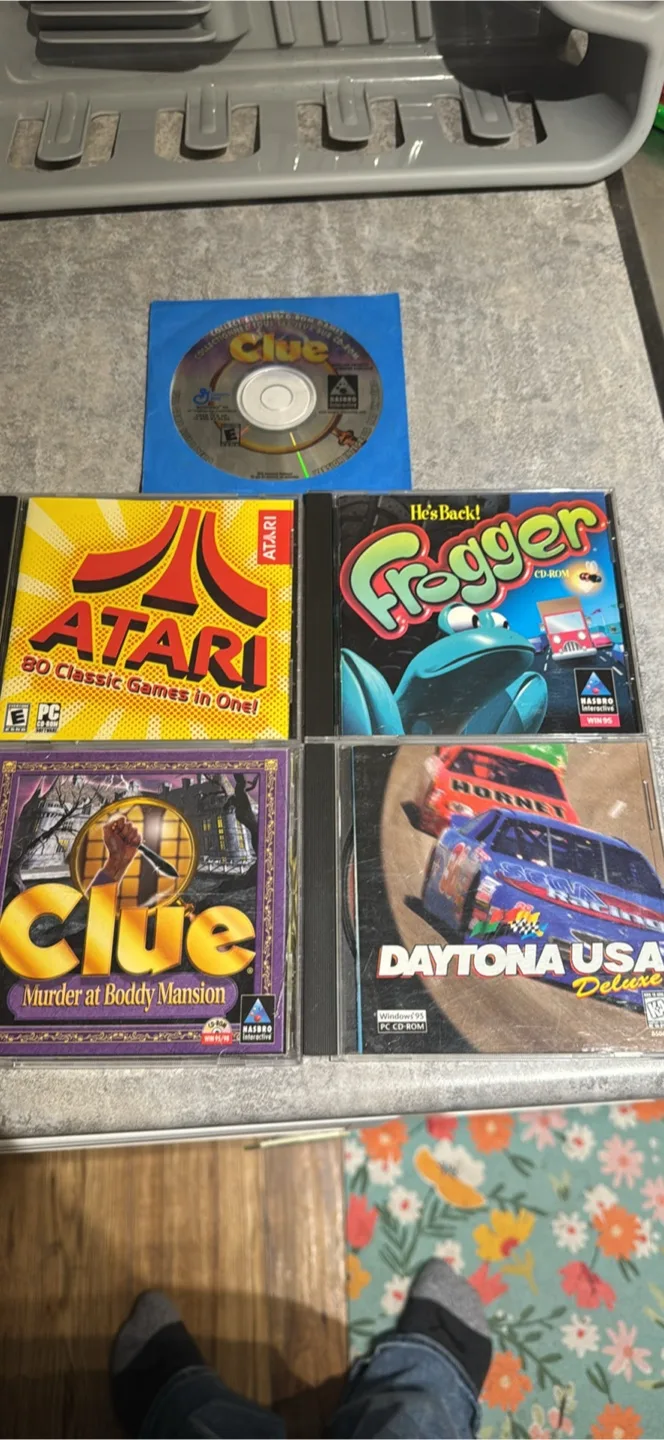 Lot of 5 PC CD-ROM Games: Atari, Frogger, Clue, Daytona USA thumbnail