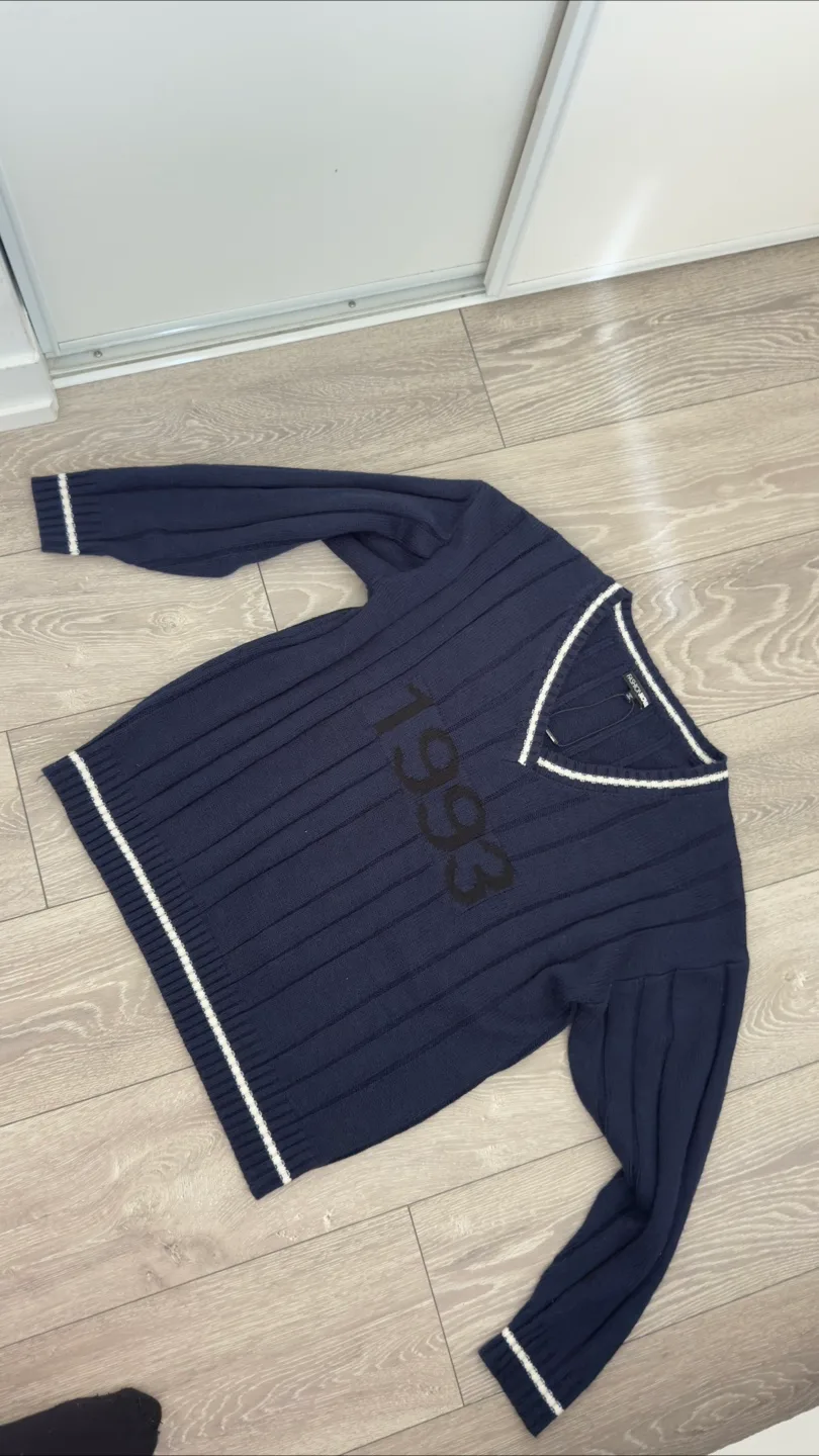 Fashion Nova 1993 V-Neck Knit Sweater - Size XL thumbnail