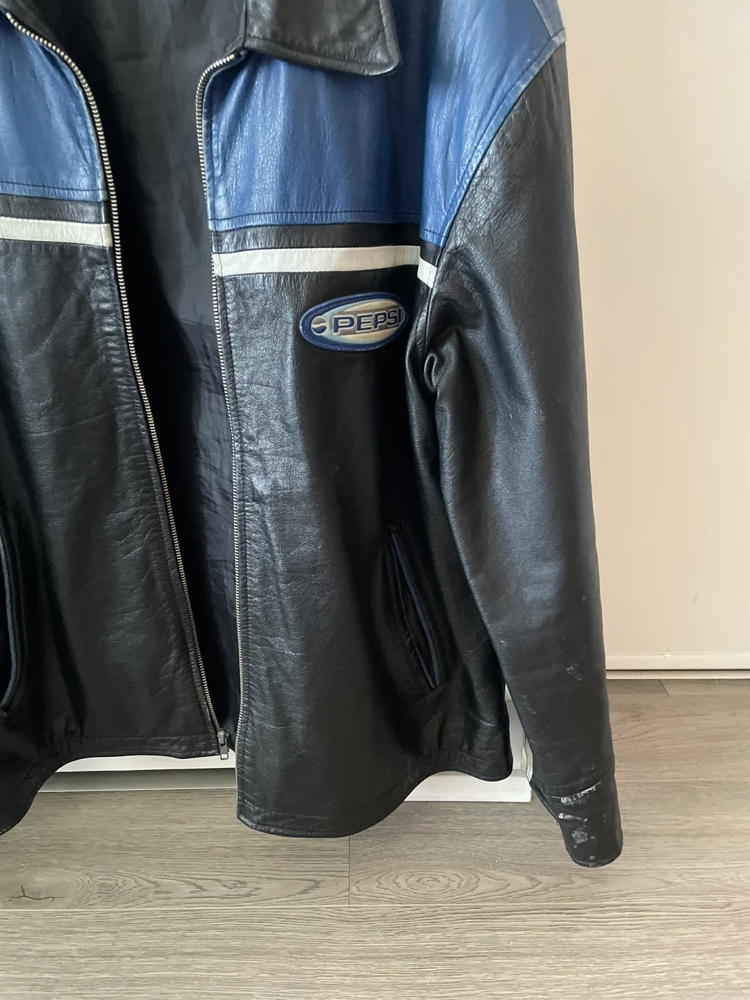 Vintage Pepsi Leather Jacket - Size XL image indicator(6)