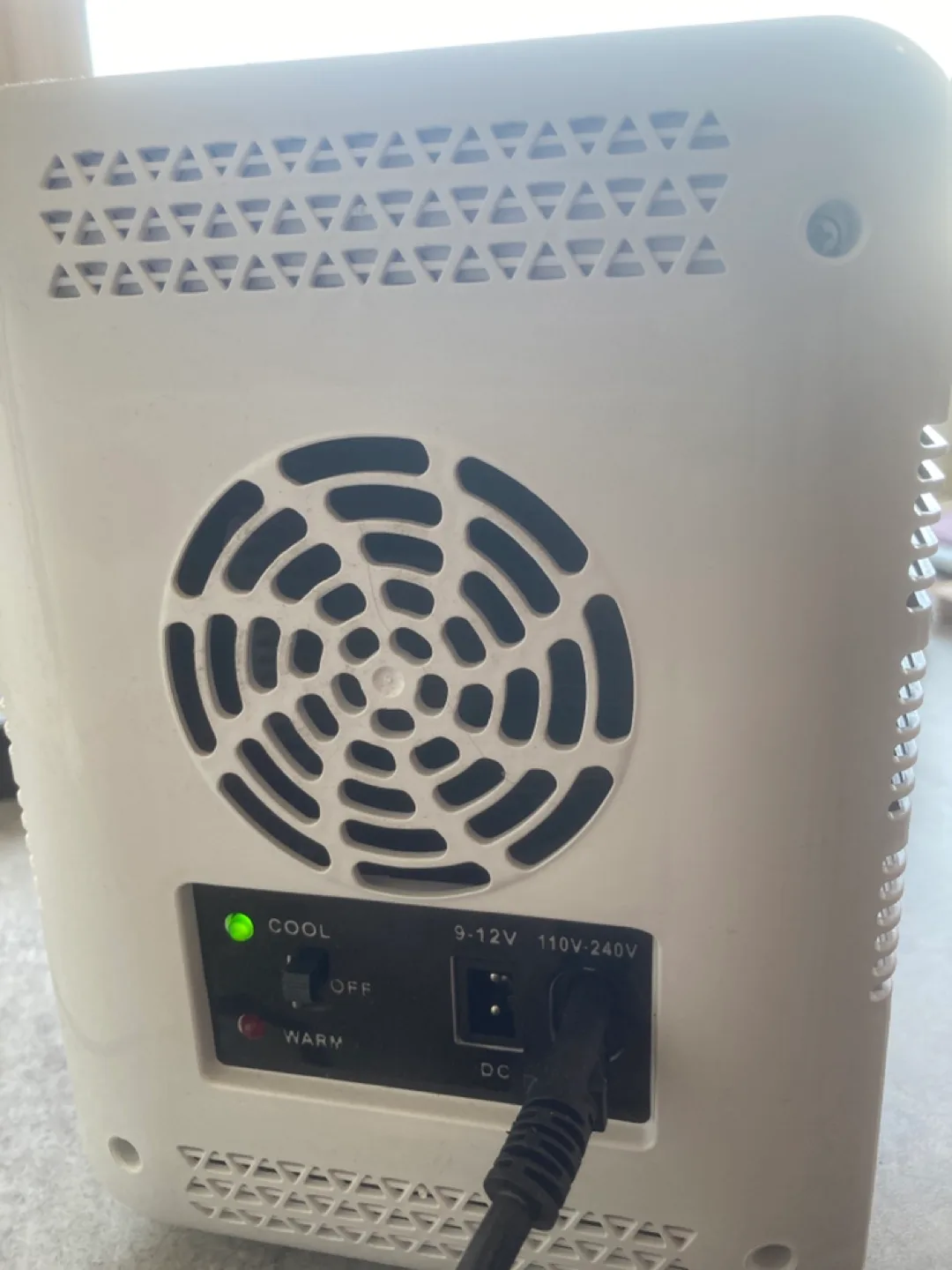 Mini Fridge with Illuminated Mirror image indicator(6)