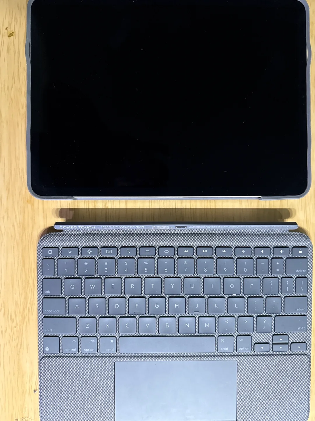 iPad Pro 11 inch 128g with logi keyboard image indicator(4)