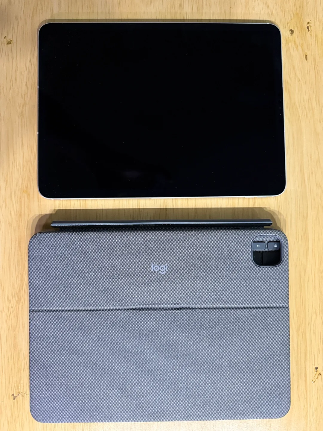 iPad Pro 11 inch 128g with logi keyboard image indicator(2)