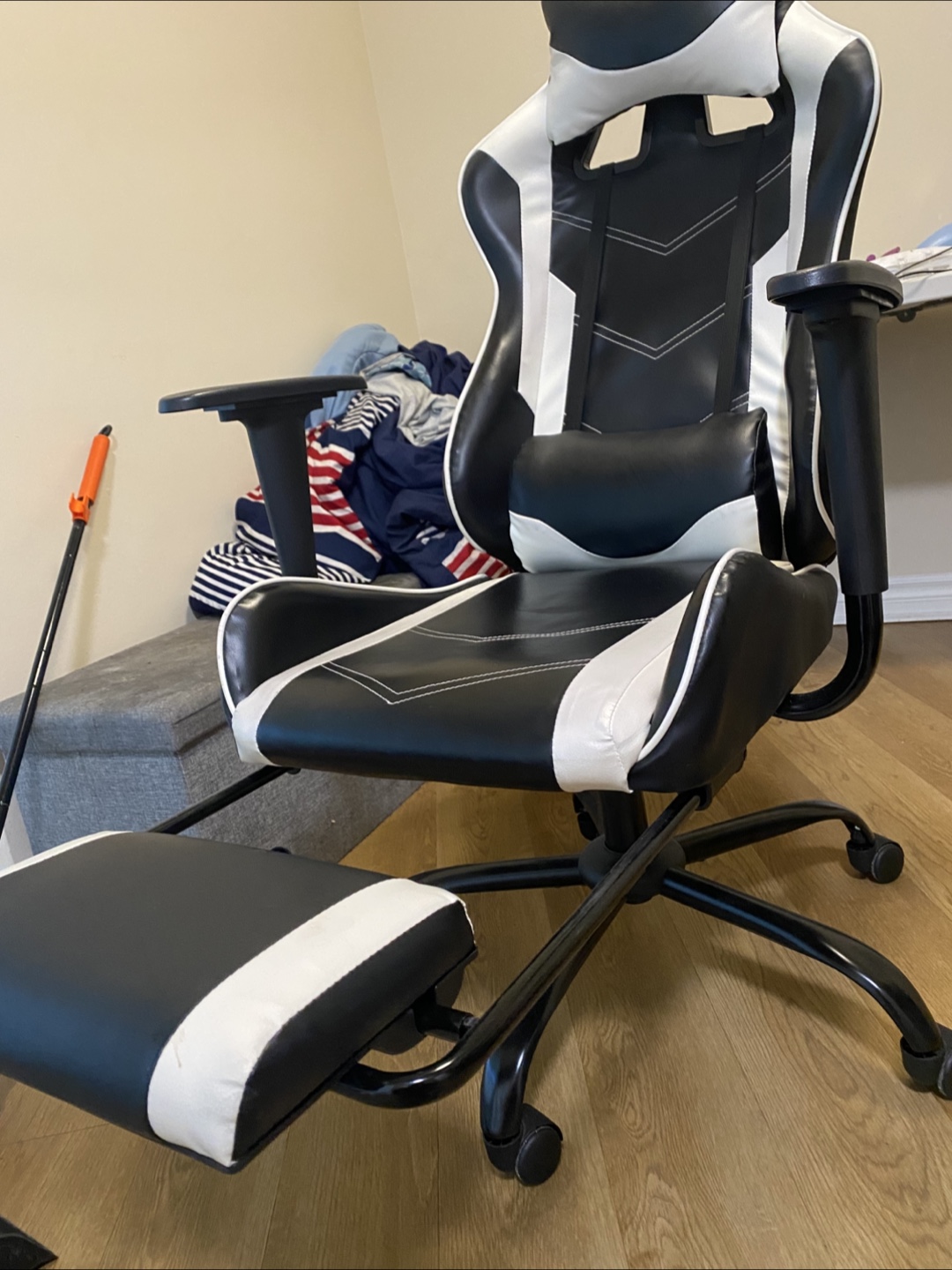 Gaming Chair with Footrest - Black and White - photo 2