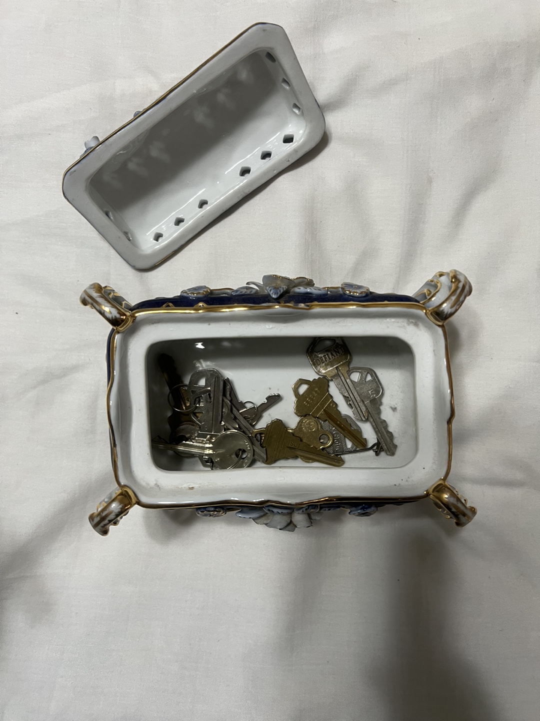 Vintage Porcelain Trinket Box with Floral Design - photo 2