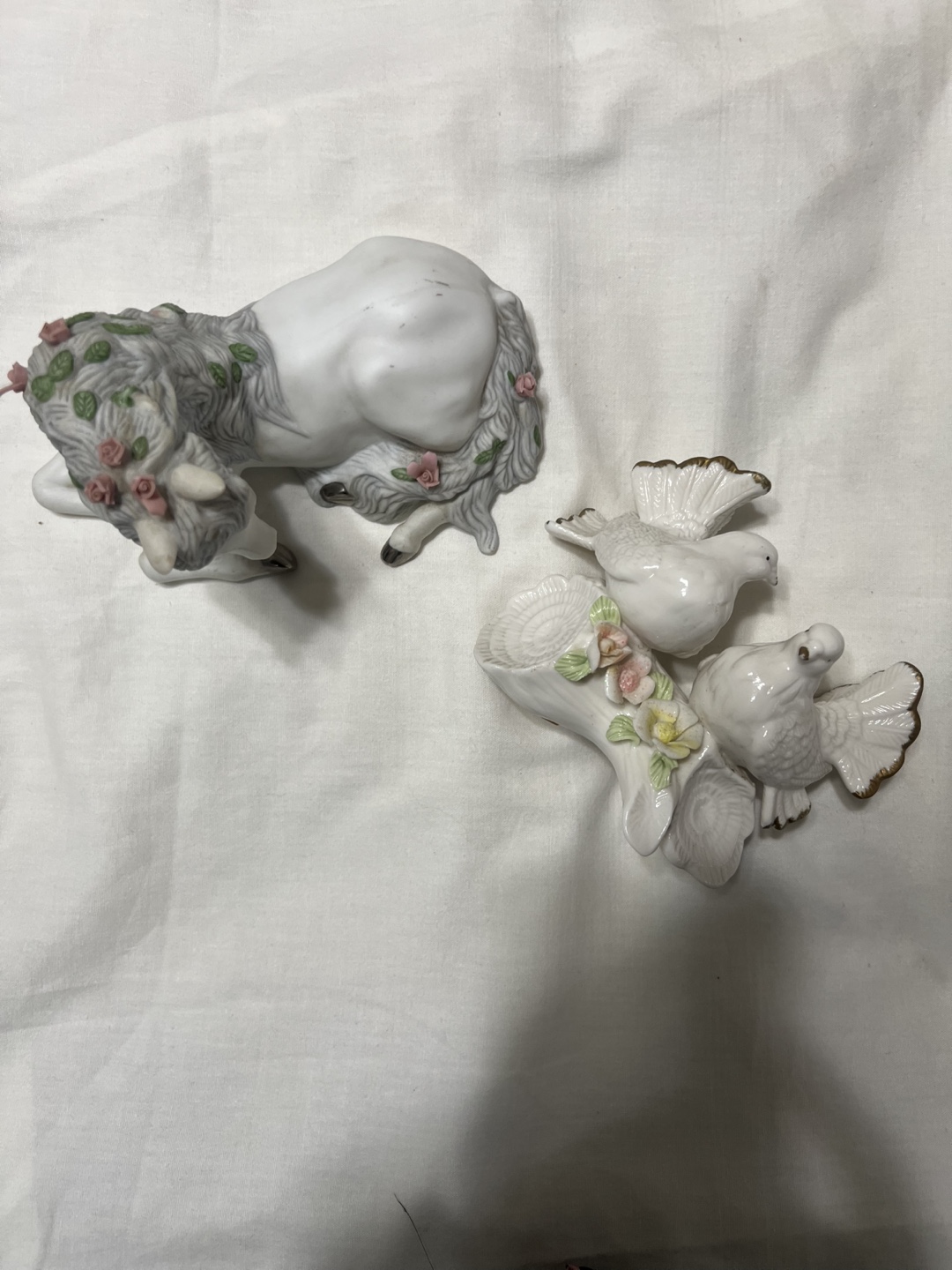 Precious Moments Figurines: Horse and Doves - photo 2