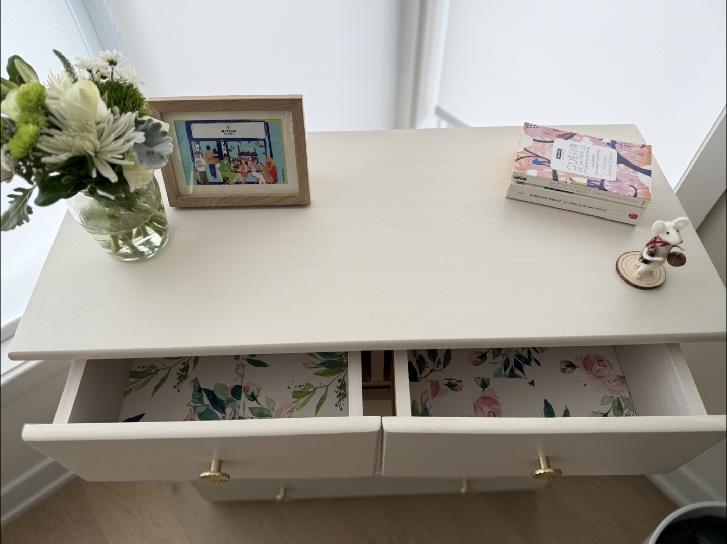 Five-Drawer refinished Dresser with Gold Knobs - photo 3