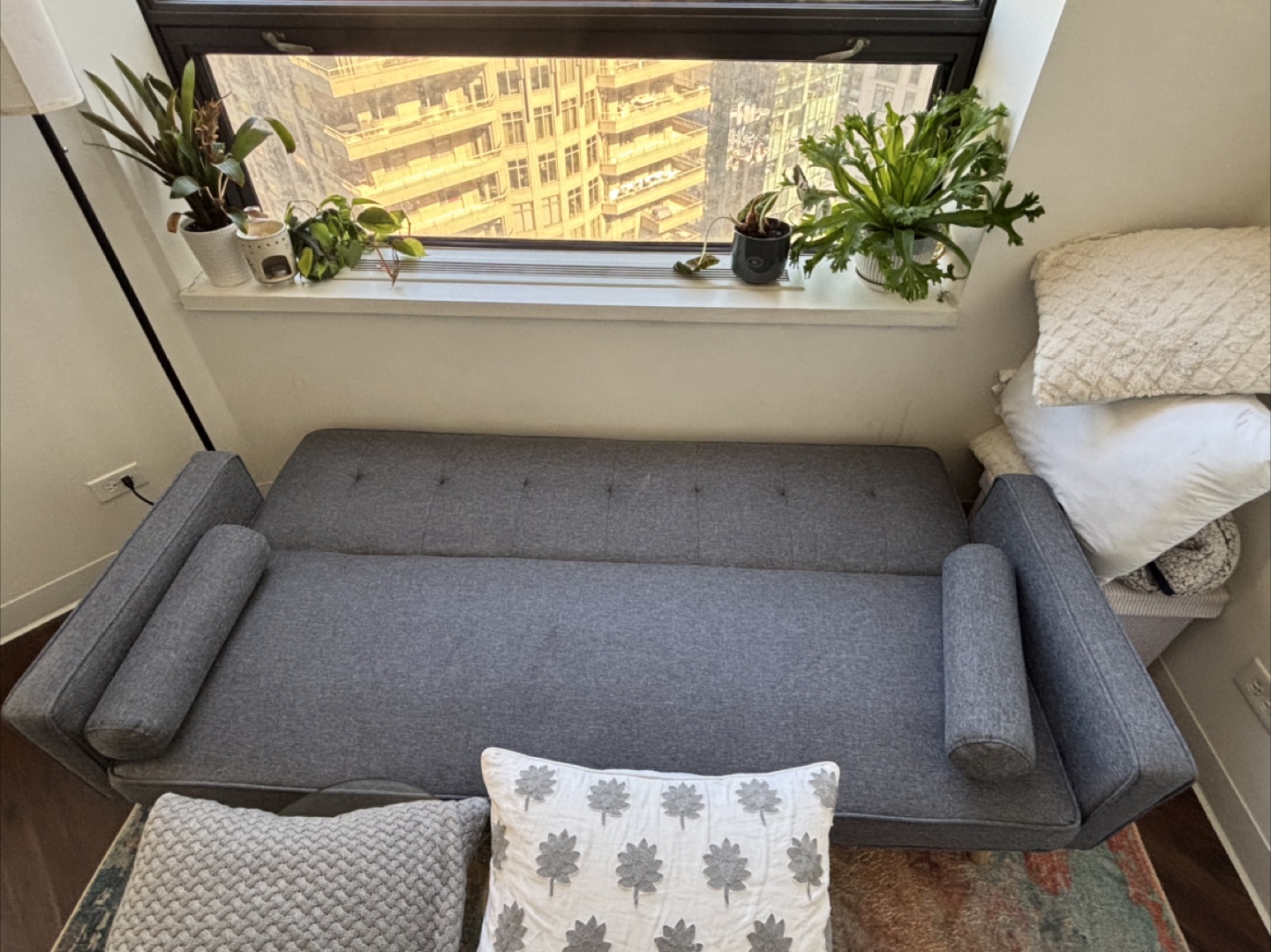 Grey couch - photo 2