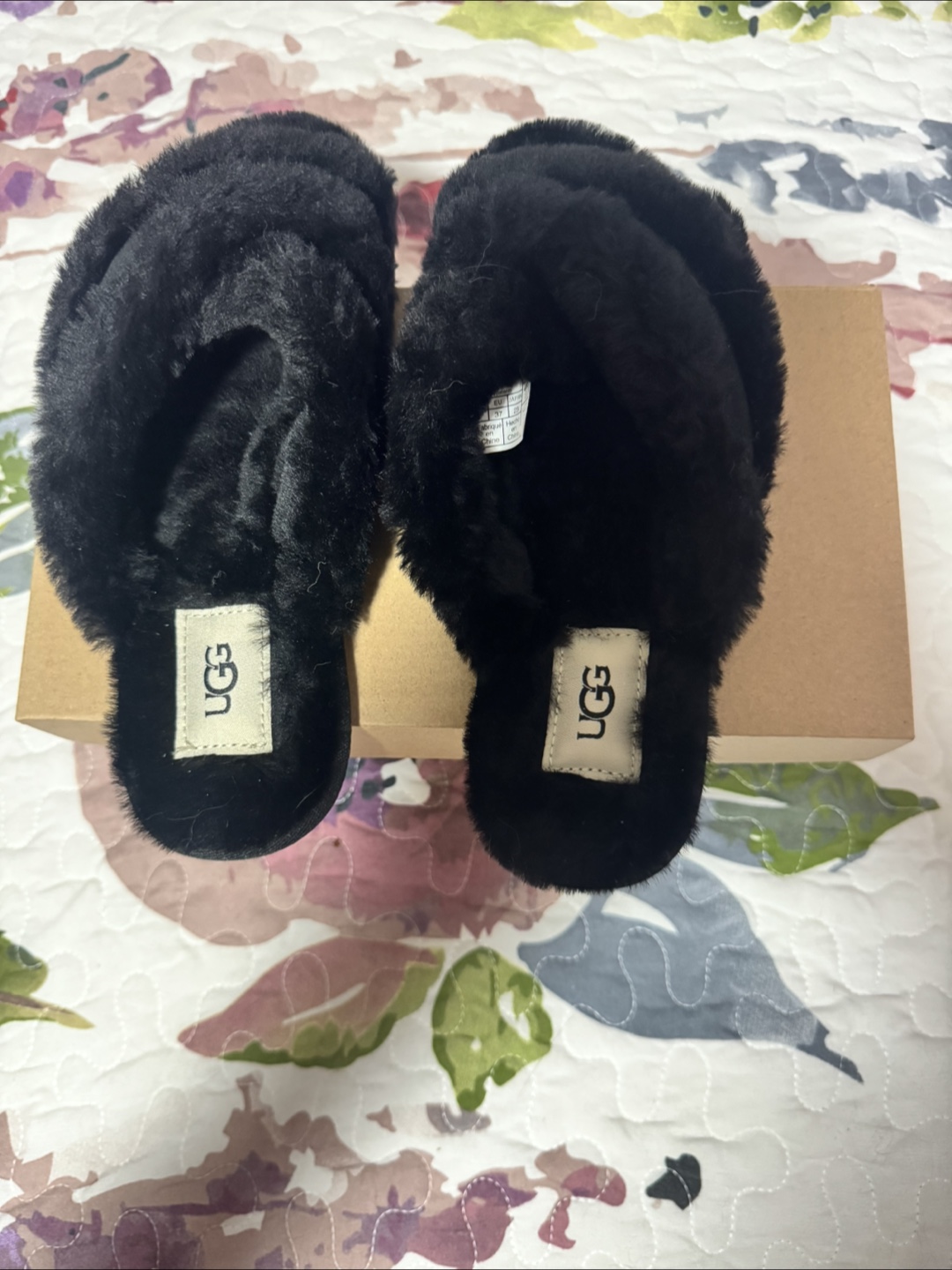 UGG Fluff Yeah Slides - Black - Size 6