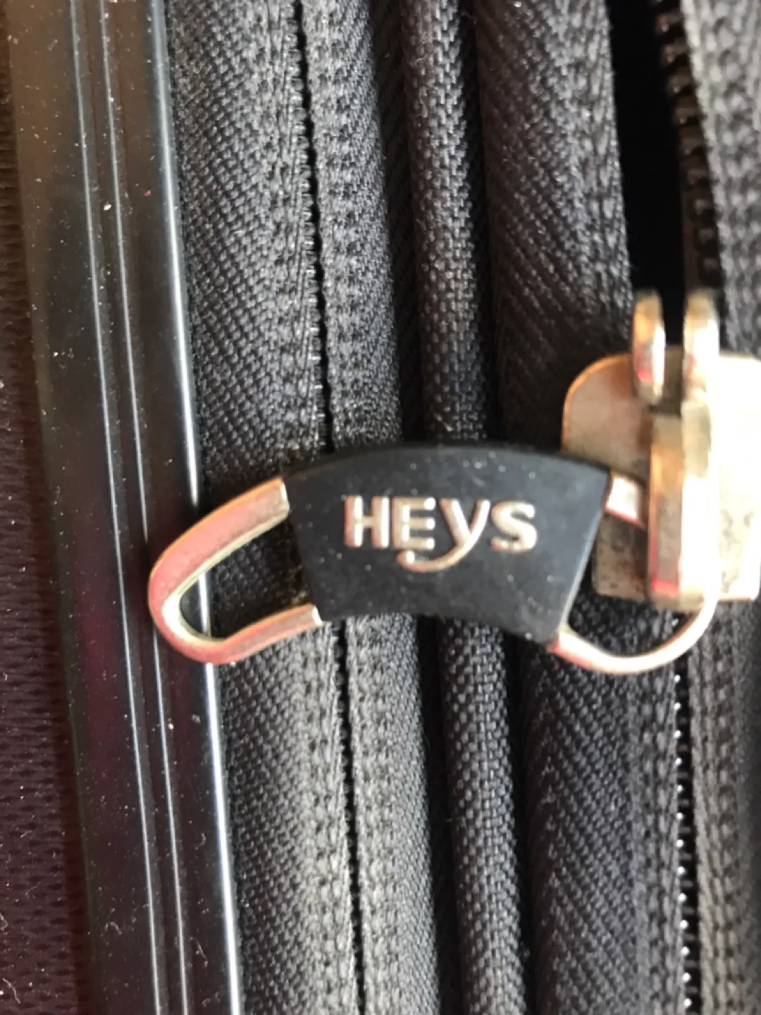 Spinner HEYS Black Suitcase thumbnail