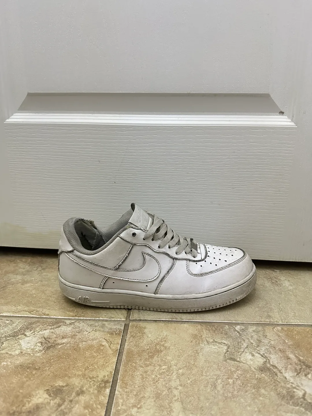 White Nike Air Force 1 Sneakers image indicator(2)