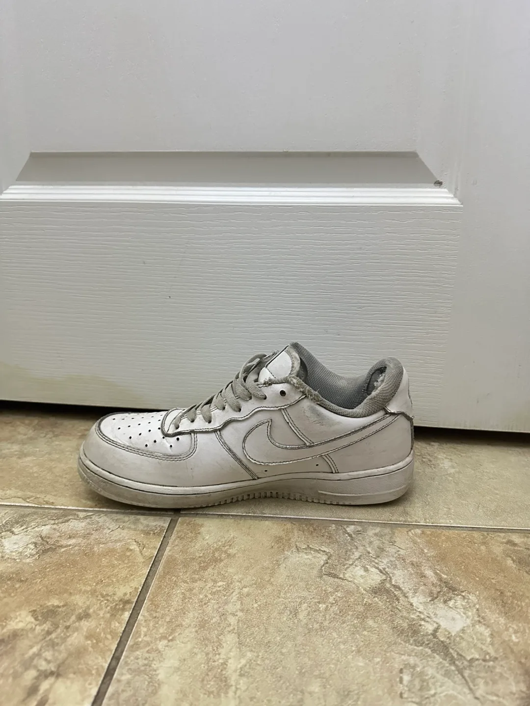 White Nike Air Force 1 Sneakers image indicator(4)