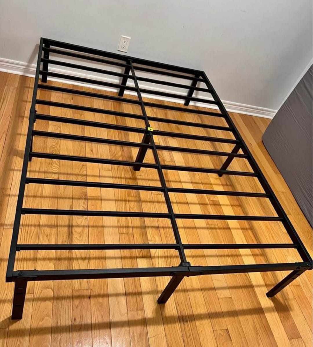 Metal Queen Bed Frame🥕 - photo 2