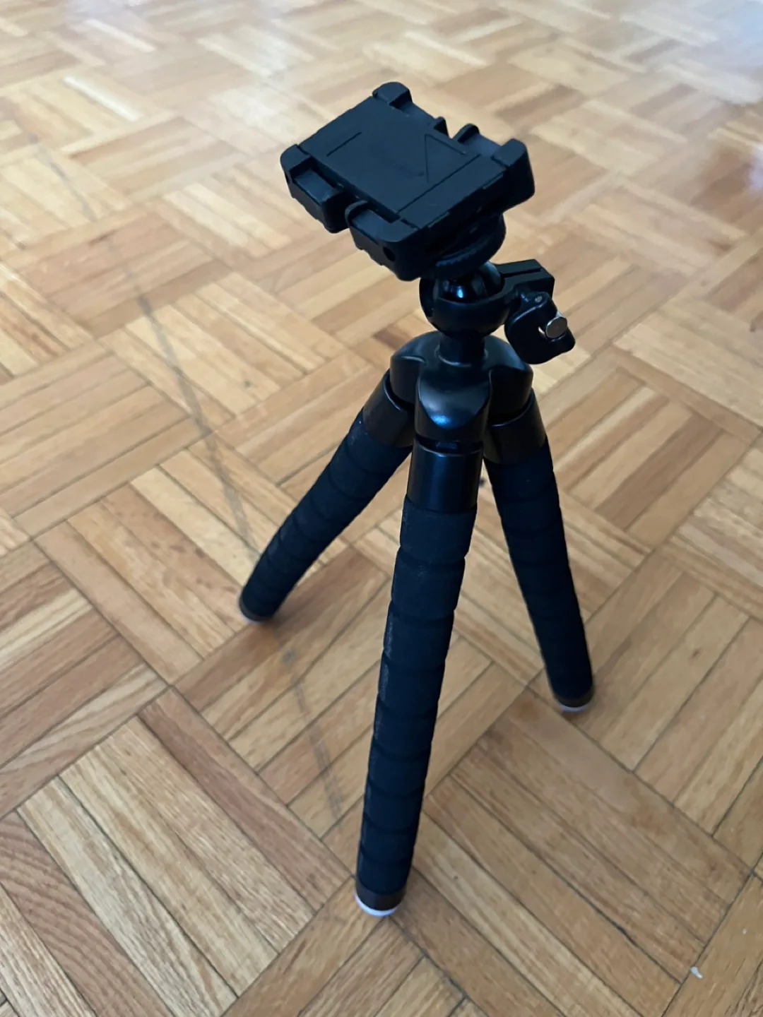 Mini Tripod for Phone thumbnail