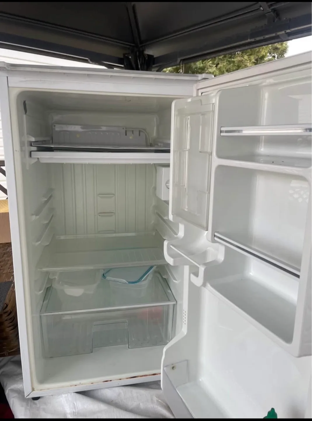 Small White Compact Refrigerator image indicator(3)