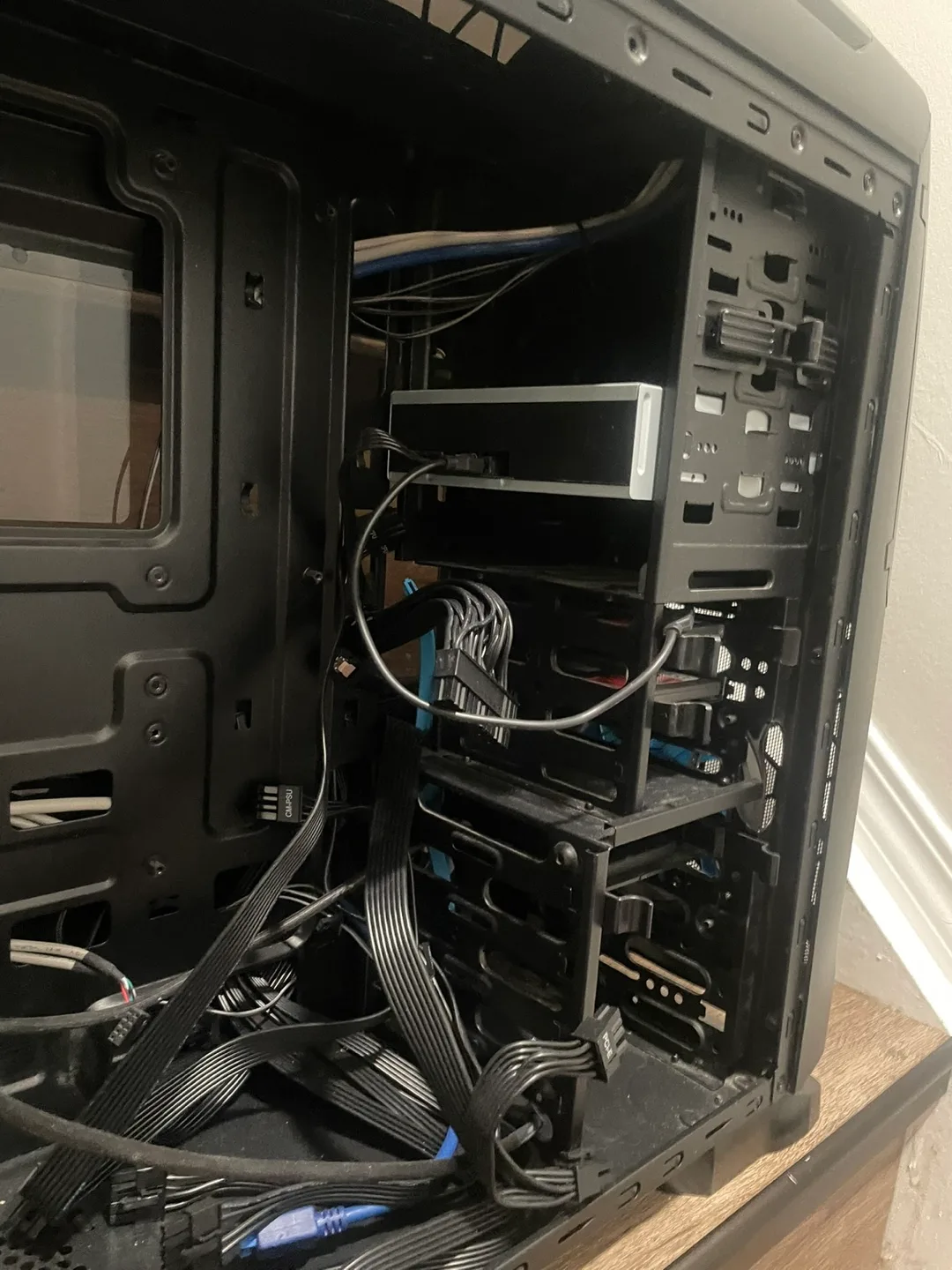 Cooler Master Stryker Full Tower PC Case - White image indicator(3)