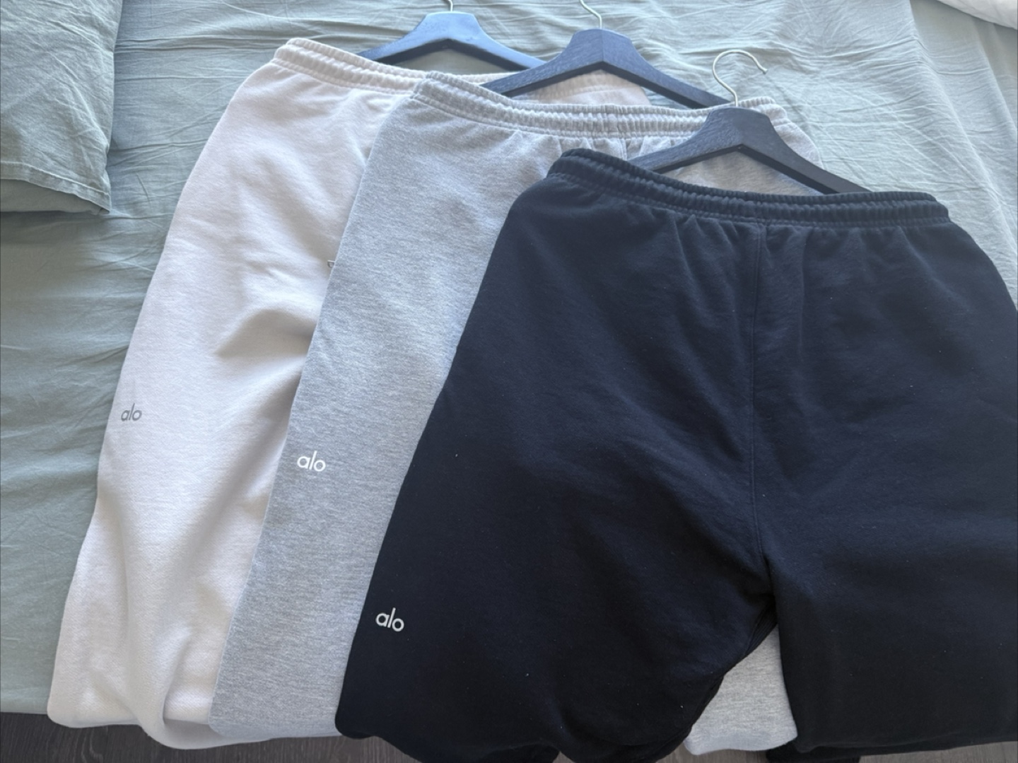 Alo Yoga Chill Pants sz M - 3 colours