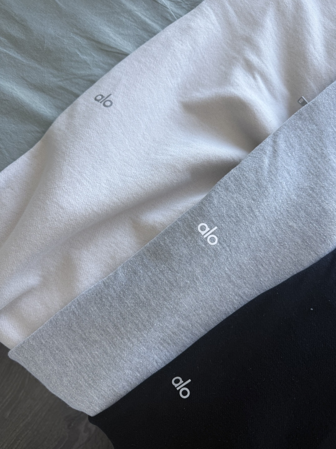 Alo Yoga Chill Pants sz M - 3 colours - photo 2